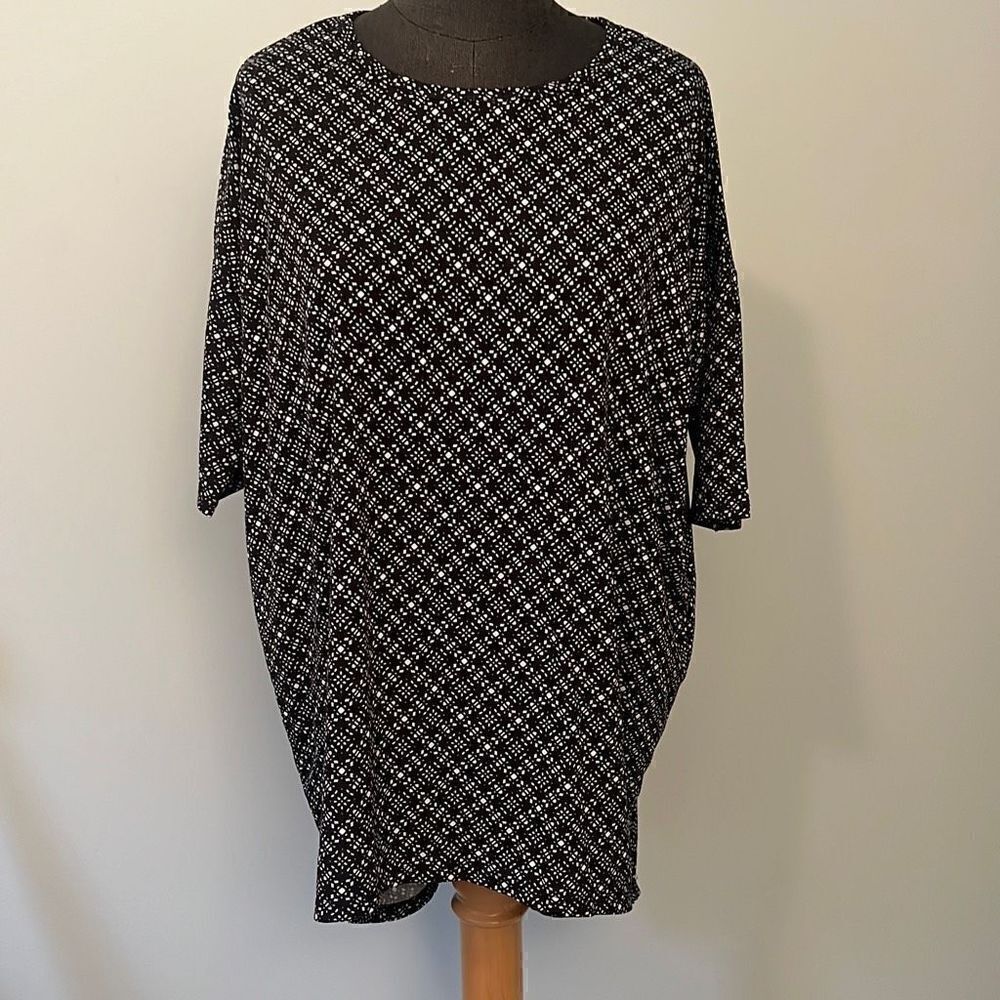 Lularoe Women's Oversized Top In Black And White Geometric Print